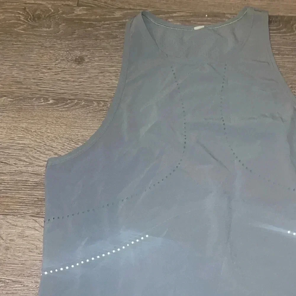 Lululemon Find Your Pace Ventilated Lightweight Running Tank Blue Cast medium
